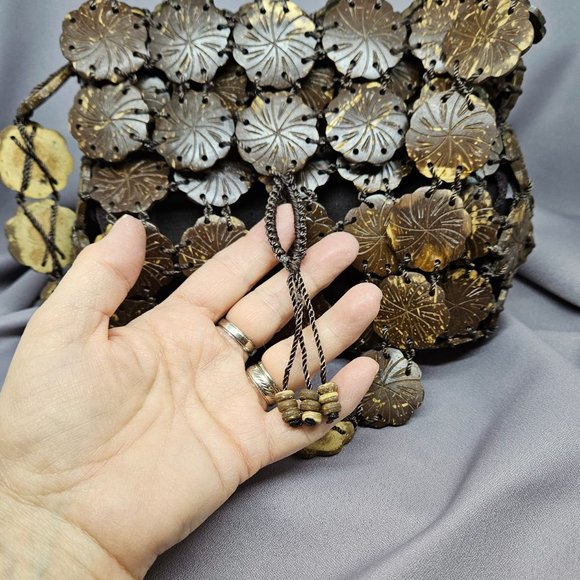 Small Coconut Shell Handbag Vintage (90s) - purchased in Hawaii - 8"Lx4"W - Picture 5 of 11